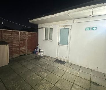 Studio Flat, Middleham Road, N18 - Photo 4