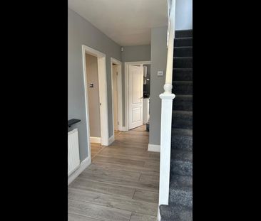 3 Bed Detached House, Valley Road, NG5 - Photo 2