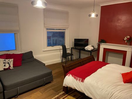 2 Bed Flat, Acre Lane, SW2 - Photo 3