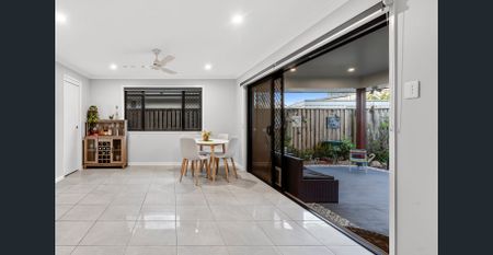 Your Private Poolside Retreat Awaits – 5 Bedrooms of Pure Comfort! - Photo 4