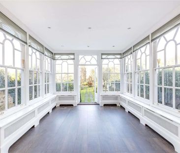 An impressive seven bedroom Grade II listed house on Richmond Green... - Photo 1