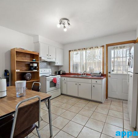 Saint-Léonard – Magnifique appartement 3 1/2 bien éclairé à louer – 2e étage - Photo 3
