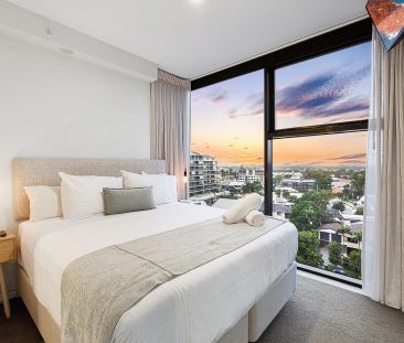 Modern furnished Mooloolaba Apartment with Panoramic Hinterland Views - Photo 4