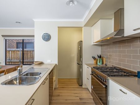 Modern and Comfortable Home - Take advantage of everything Lara has to Offer! - Photo 3