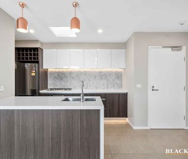 TOP FLOOR APARTMENT - Photo 6