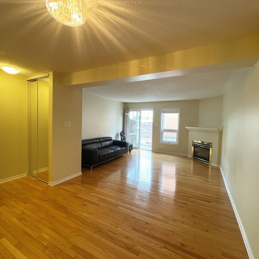 525 Lisgar unit 11, 2 bedrooms 2 bathroom Terrace Home - Photo 1