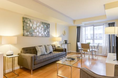 Adelaide Street West - Photo 2