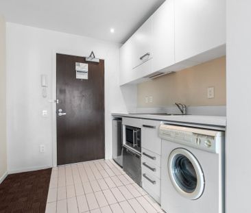 Convenient City Living – Waterloo Quadrant Studio - Photo 4