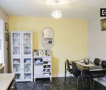 Cozy room to rent in 3-bedroom house in Ballymun, Dublin - Photo 2