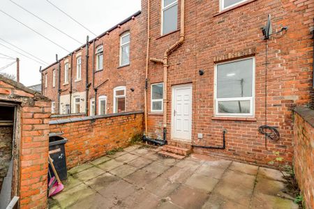 3 bedroom terraced house to rent - Photo 4