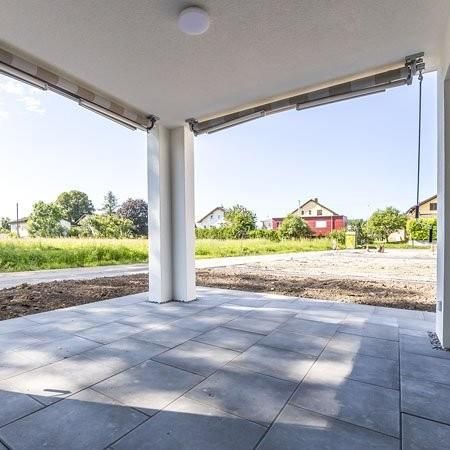 Moderne 3.5-Zimmerwohnung mit herrlichem Sitzplatz - Photo 1