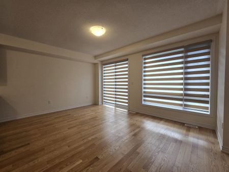 For Lease - 36 Lake Trail Way, Whitby, Ontario - Photo 2