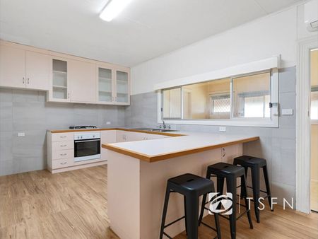 3-Bedroom Home with Side Access & Shedding - Photo 4