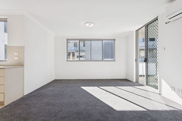 SPACIOUS ONE BEDROOM UNIT FOR LEASE - Photo 1