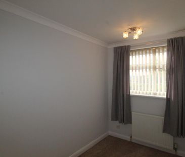 3 bedroom semi-detached house to rent - Photo 6