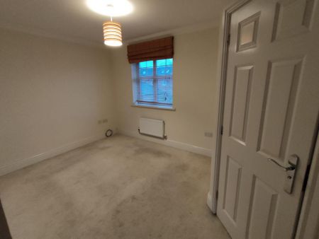 3 bedroom semi-detached house to rent - Photo 5