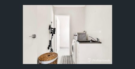 Luxury, Comfort & Low-Maintenance Living in Eyre's Premier Pocket - Photo 3