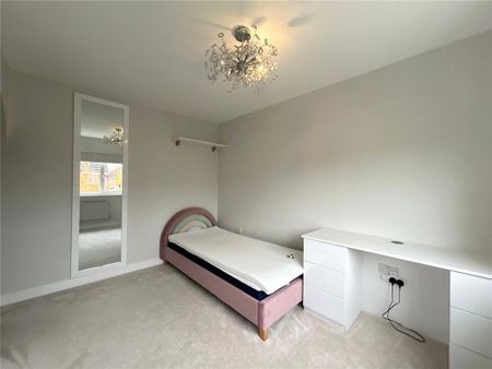 5 bedroom detached house to rent - Photo 4