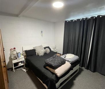 Stunning 1-Bedroom Unit in Prime Location - Photo 3