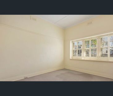 Charming Victorian Home in the Heart of South Yarra - Photo 2