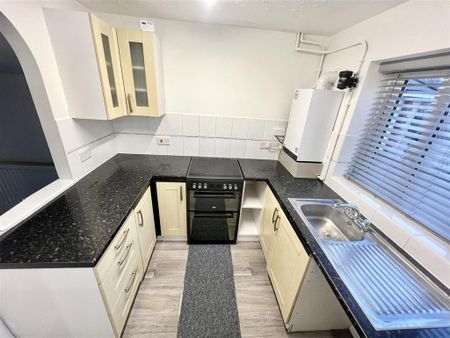 2 bedroom terraced house to rent - Photo 4