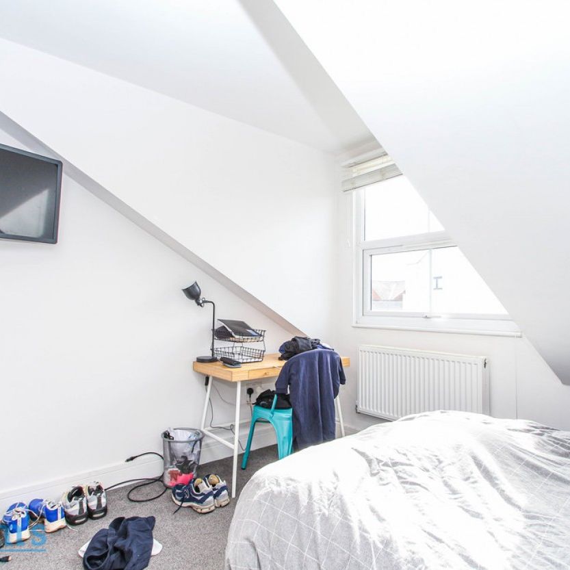 2 bed Apartment for Rent - Photo 1