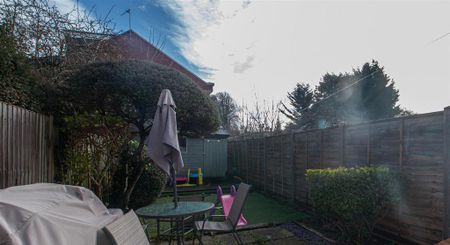 3 bedroom terraced house to rent - Photo 5