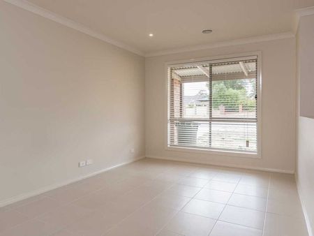 6 Eilish Court, Mount Helen - Photo 3