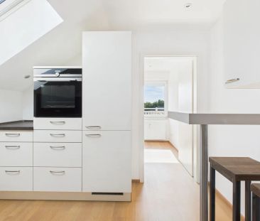 Dachgeschosswohnung mit Einbauküche und Deckenspots im Ingolstädter... - Photo 1
