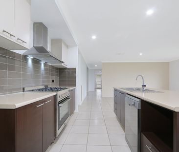 Where Contemporary Living Meets Everyday Ease - Photo 4