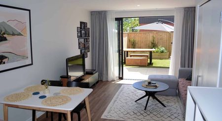 Spacious 2 bedroom with off street park - Photo 4