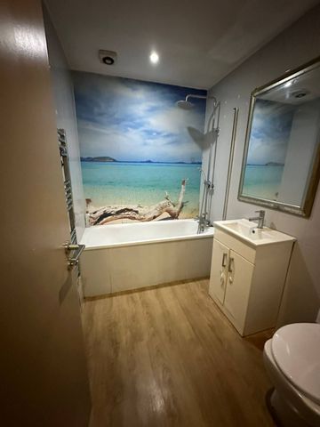 Two bedroom apartment ideal for working families- 1900 pcm inclusive bills - Photo 2