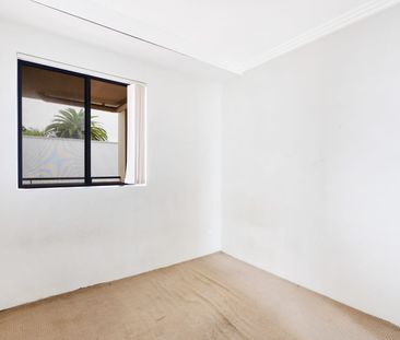 Large 3 Bedroom Unit in the Heart of Penrith - Photo 1