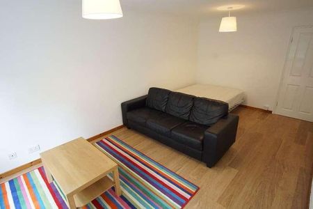 Newton Park Court, Leeds, LS7 - Photo 4