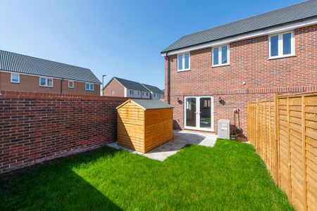 2 bedroom semi-detached house to rent - Photo 4