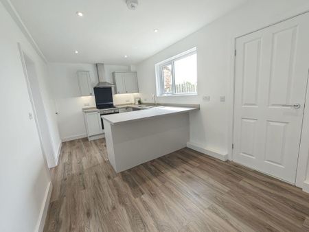 3 bedroom semi-detached house to rent - Photo 5