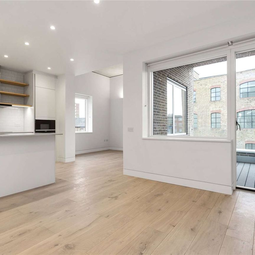 A superb two bedroom flat in a stylish new development near Holland Park and Latimer Road - Photo 1