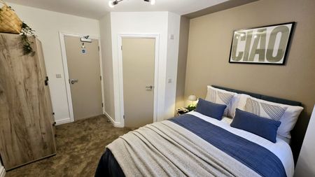 Modern Ensuite Rooms in Newly Refurbished 5-Bed - Photo 4