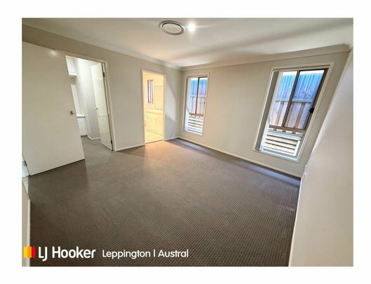 SLEEK & SPACIOUS MODERN HOME - Photo 1