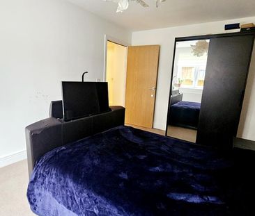 3 bedroom flat to rent - Photo 6