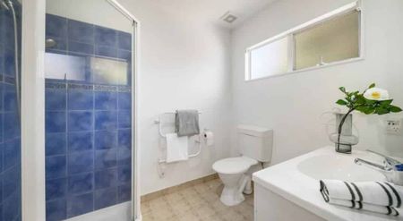 Neat and Tidy house with good school Zones - Photo 4