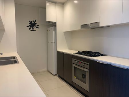 Stylish Apartment in the Heart of Burwood - Photo 2