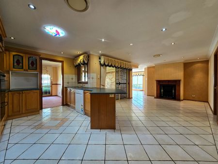 Relaxed Family Living with Pool in a Peaceful Mount Annan Pocket - Photo 4