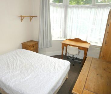 4 bedroom terraced house to rent - Photo 3
