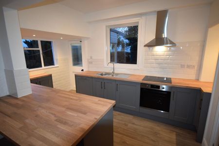 4 bedroom semi-detached house to rent - Photo 2