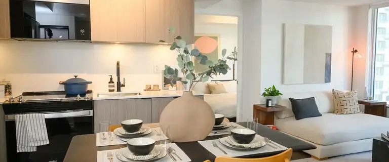 Story of Midtown Toronto | 73 Broadway Avenue, Toronto - Photo 1