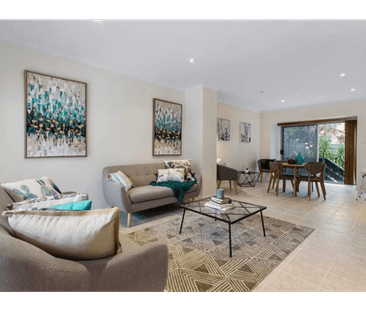 Spacious 2 bedroom townhouse - Photo 2