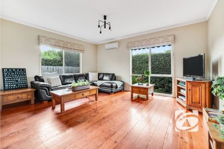 TIMELESS CHARM - Photo 2