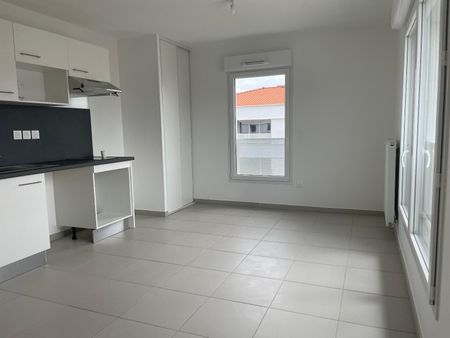 Location Appartement 2 pièces 38m² ROQUES 31120 - Photo 3