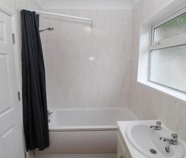 3 bedroom private hall to rent - Photo 1